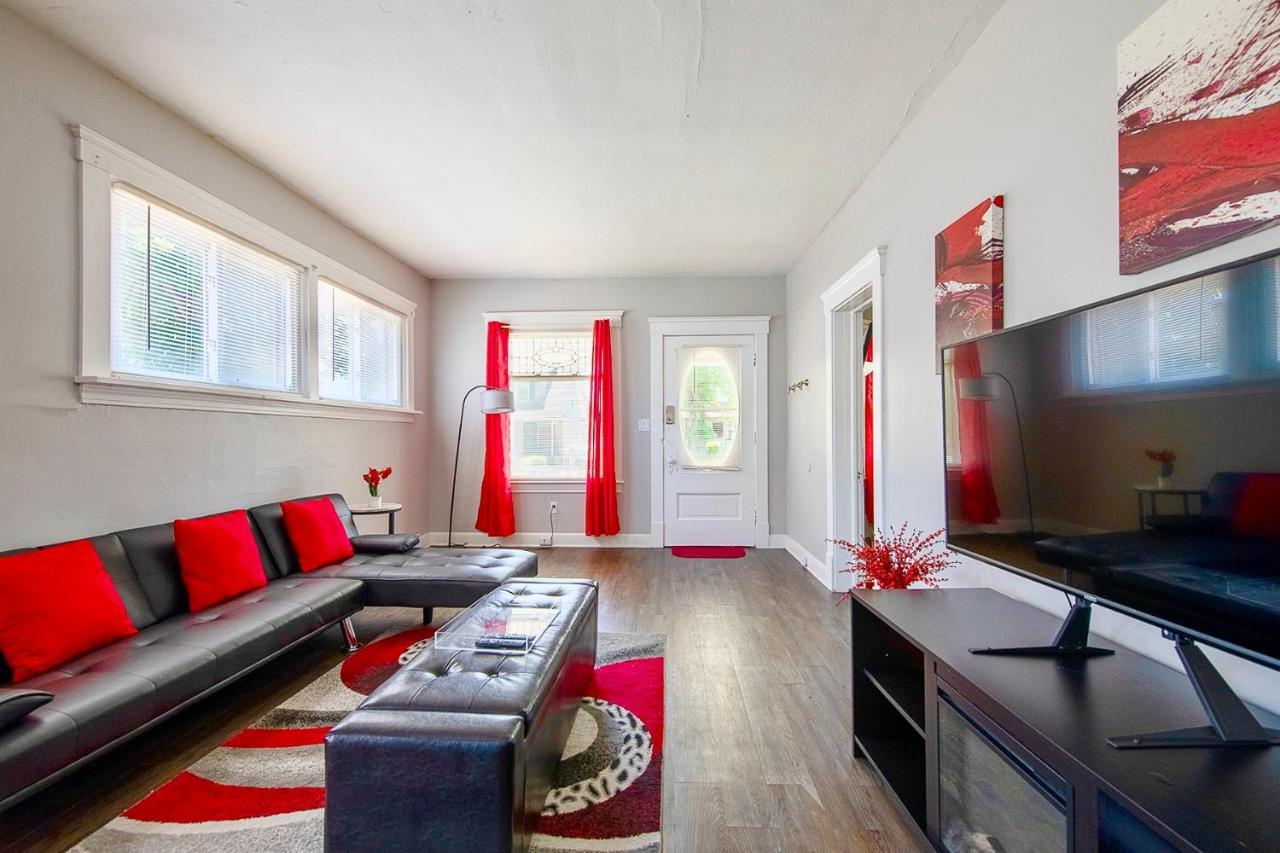 The Rubi Lounge - Spacious Brooklyn Centre Modern Escape Near Downtown With Parking, 300Mb Wifi & Self Check-In Cleveland Luaran gambar
