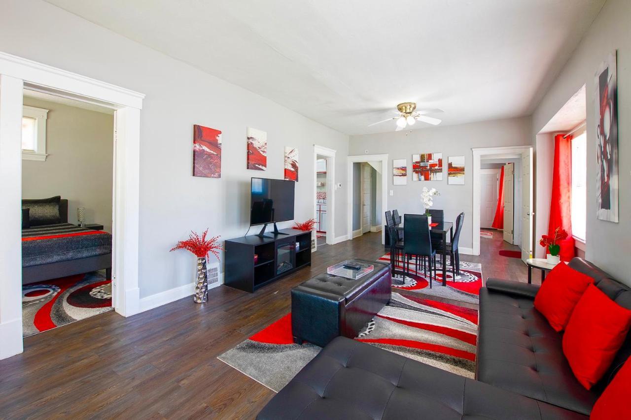 The Rubi Lounge - Spacious Brooklyn Centre Modern Escape Near Downtown With Parking, 300Mb Wifi & Self Check-In Cleveland Luaran gambar