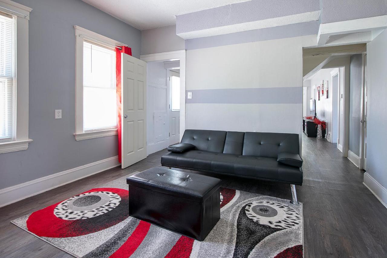 The Rubi Lounge - Spacious Brooklyn Centre Modern Escape Near Downtown With Parking, 300Mb Wifi & Self Check-In Cleveland Luaran gambar